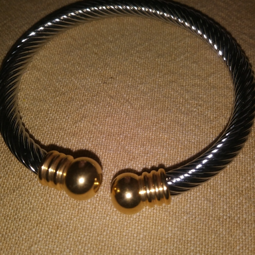 💛FINAL SALE!!💛 Stainless Steel Bangles - Picture 4 of 8